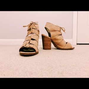 Hinge Lace Up Heels Size 8.5